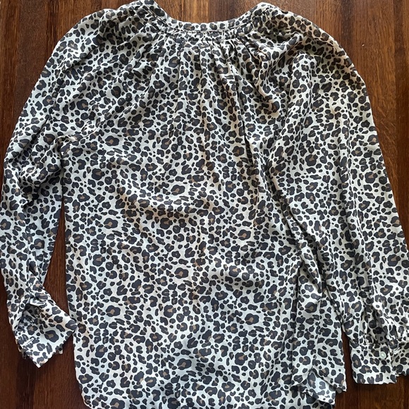 Loft women’s petite size medium leopard print blouse. - Picture 2 of 4